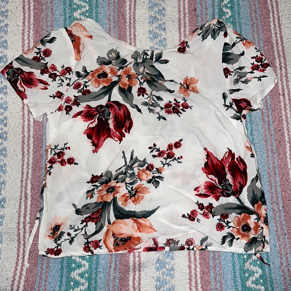 Abercrombie & Fitch white floral short-sleeved blouse